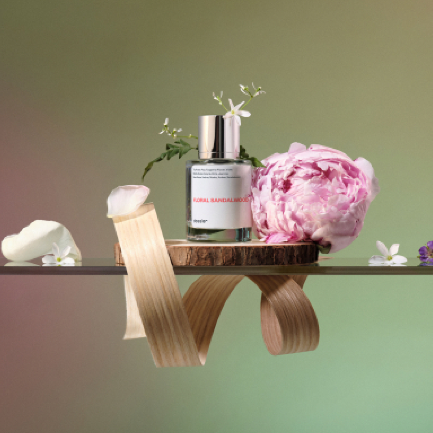 FloralSandalwood_1500x1500_bbe9dc83-1e48-421b-bdd2-50980eff2d44.png